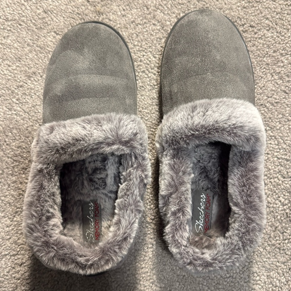 *Gently Used* Skechers Women's Cozy Campfire-Team Toasty Slipper- Size 8.5 - Picture 2 of 6